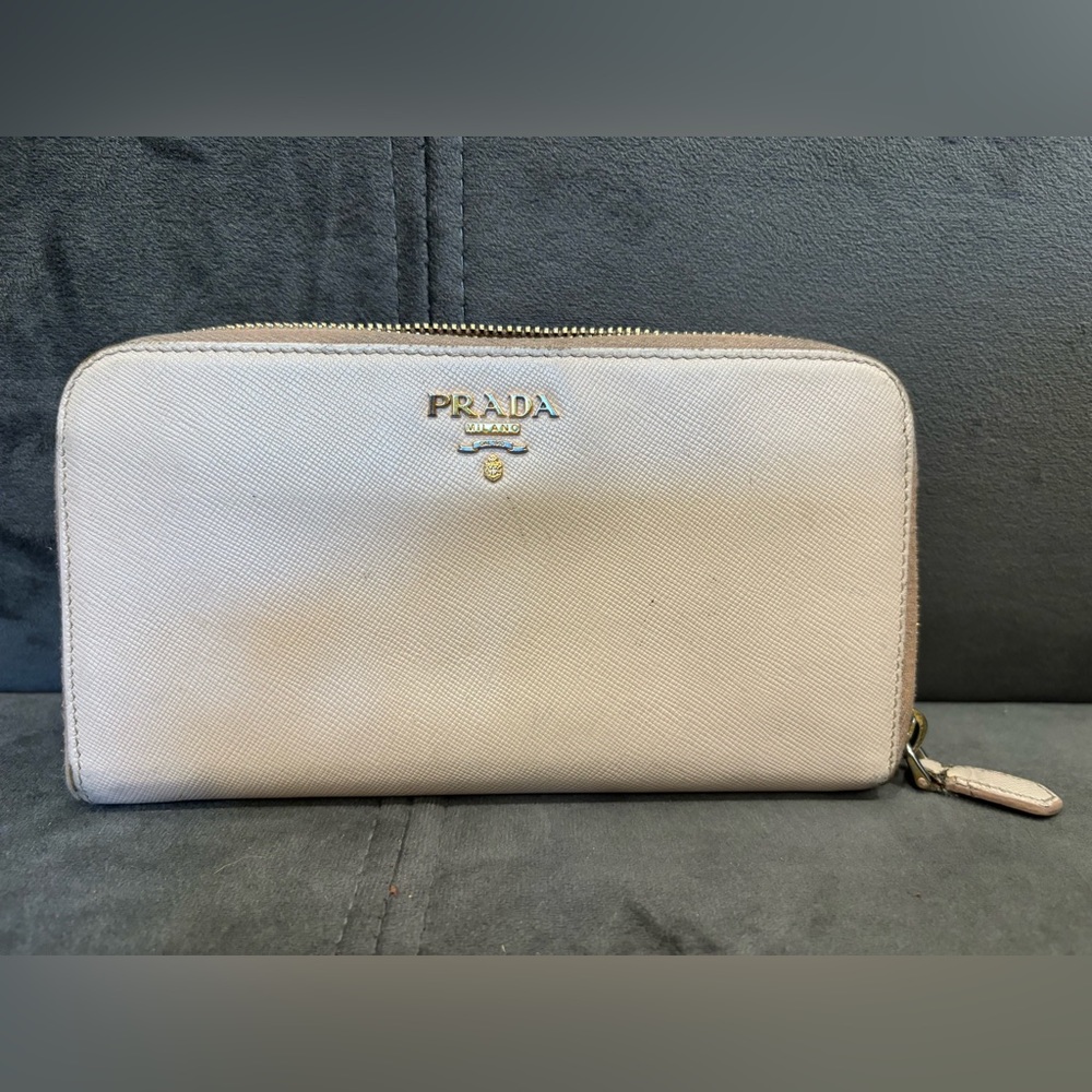 PRADA Saffiano Cream Zip wallet